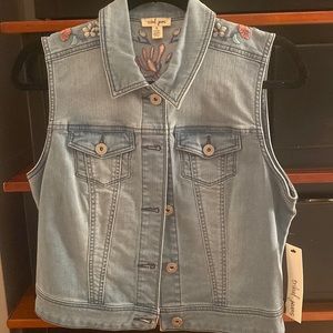 Tribal Jeans embroidered vest. Size small.
